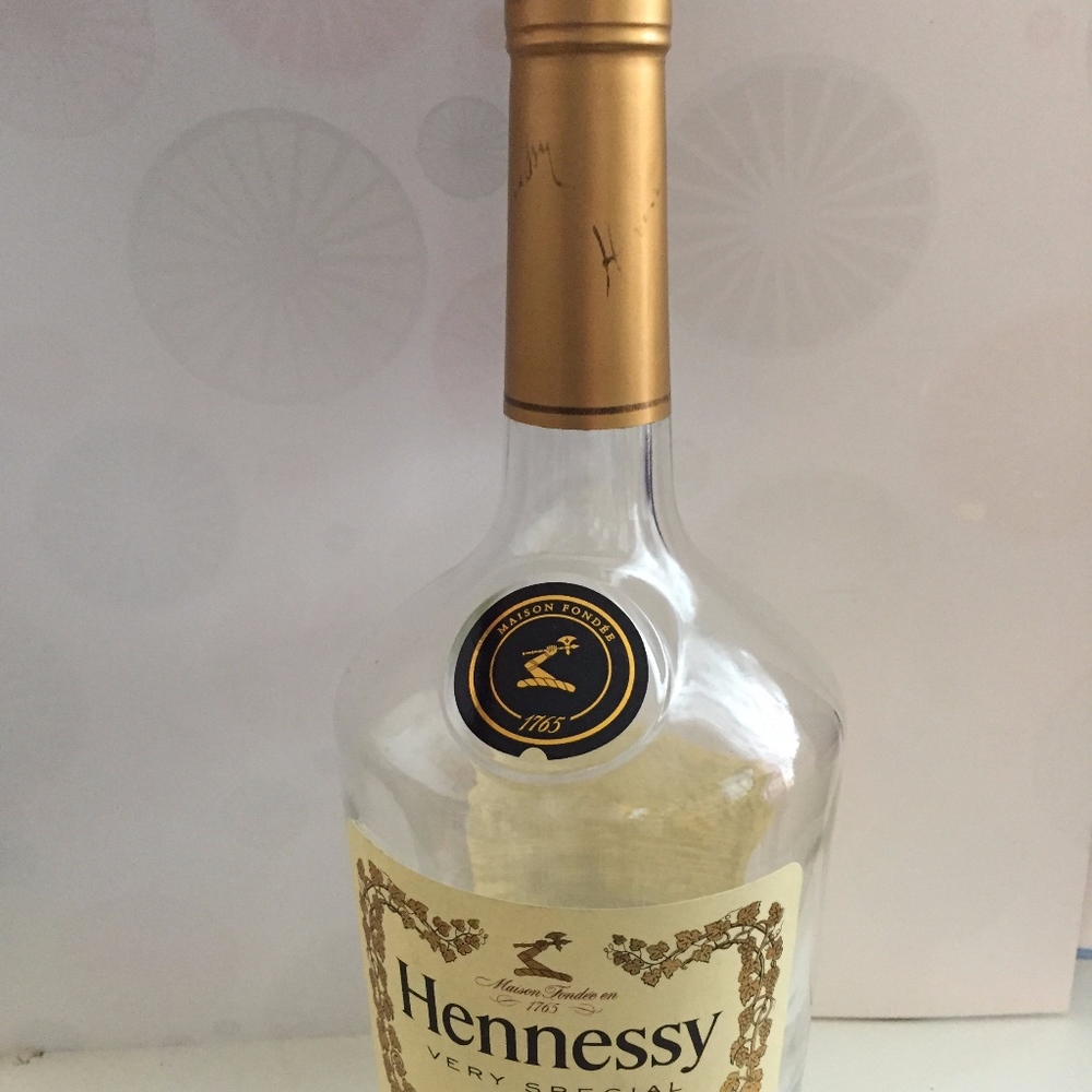 Hennessy 1 liter-sized empty bottle